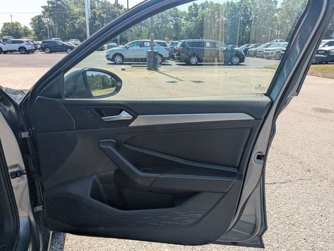 Used 2024 Volkswagen Jetta SE FWD image 32