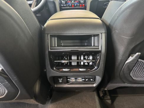 Used 2023 Jeep Grand Cherokee Limited AWD/4WD image 23