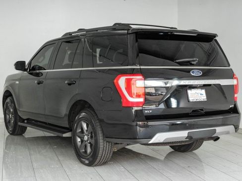 Used 2018 Ford Expedition XLT w/ Equipment Group 202A AWD/4WD image 8