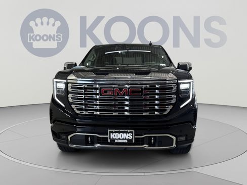 Used 2024 GMC Sierra 1500 Denali w/ Technology Package AWD/4WD image 4