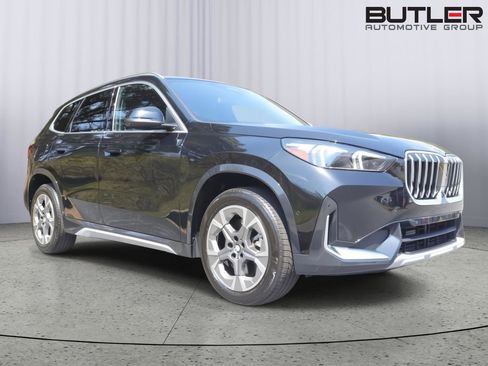 Used 2025 BMW X1 xDrive28i w/ Premium Package image 3
