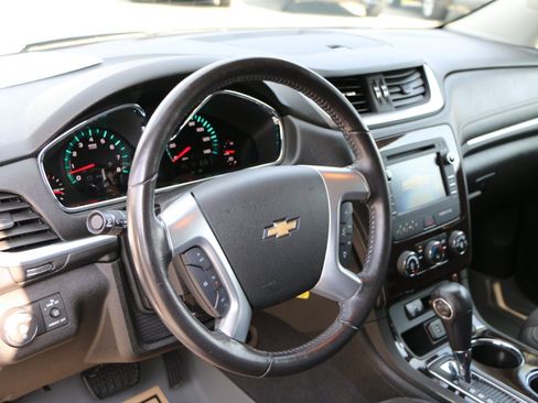 Used 2016 Chevrolet Traverse LT FWD image 16