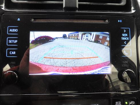 Used 2017 Toyota Prius Two image 5