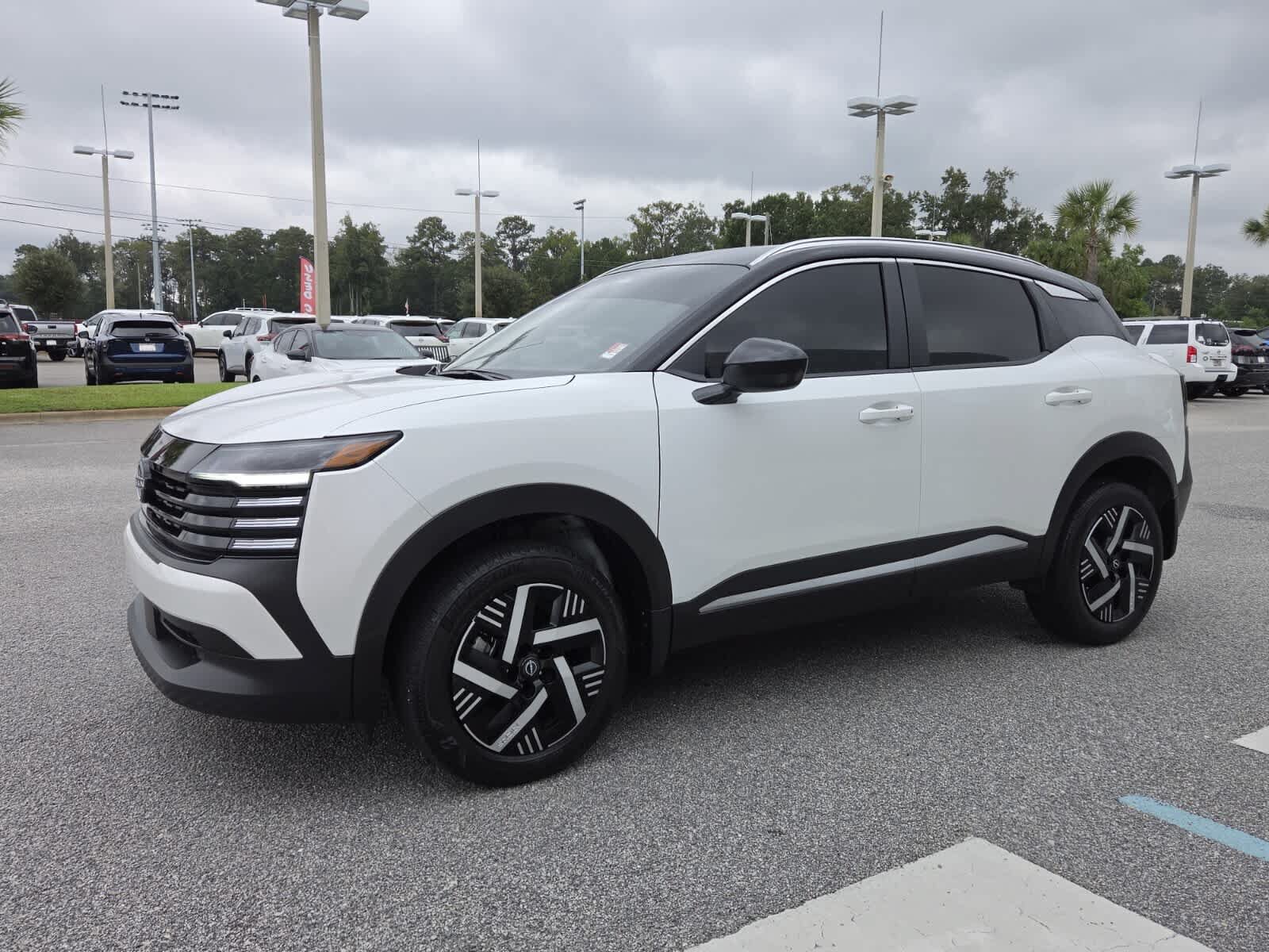 Used 2026 Nissan Kicks SV FWD image 2
