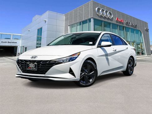 Used 2022 Hyundai Elantra SEL FWD image 1