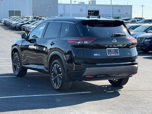 Used 2025 Nissan Rogue SL w/ Tech Package FWD image 8