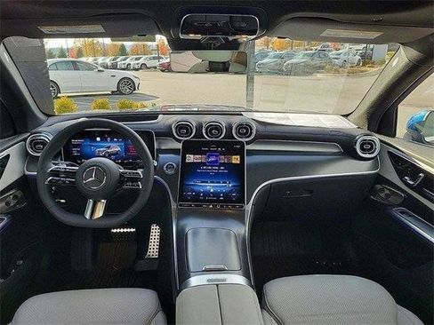 Used 2025 Mercedes-Benz GLC 300 4MATIC image 23