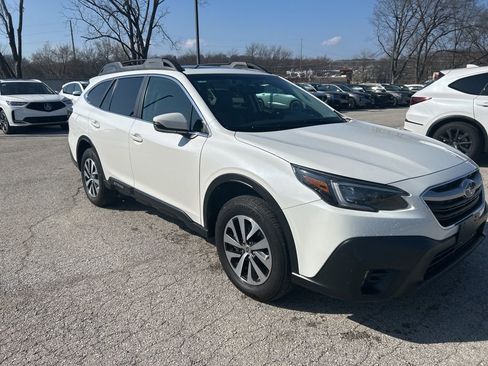 Used 2020 Subaru Outback Premium image 3