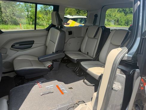 Used 2017 Ford Transit Connect Titanium w/ Titanium Premium Package FWD image 10