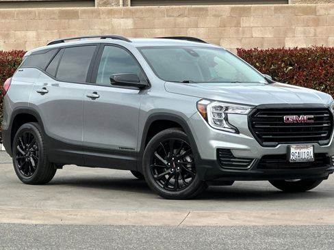 Certified 2023 GMC Terrain SLE w/ Driver Convenience Package image 2