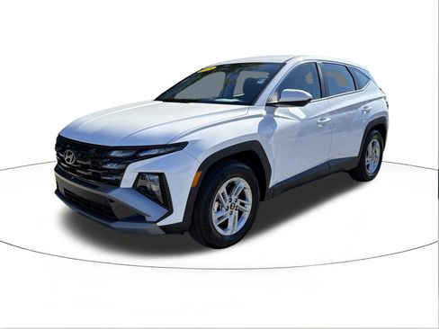 Certified 2025 Hyundai Tucson SE image 7