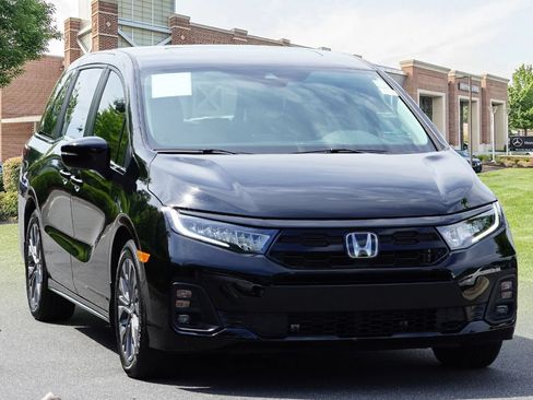 Used 2026 Honda Odyssey Touring image 3