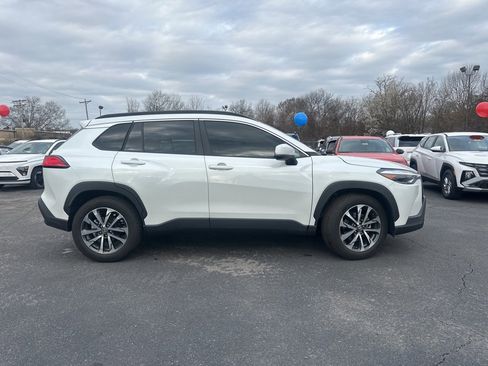 Used 2023 Toyota Corolla Cross XLE w/ Convenience Package image 4