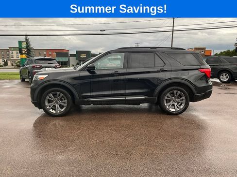 Certified 2022 Ford Explorer XLT w/ Equipment Group 202A AWD/4WD image 4