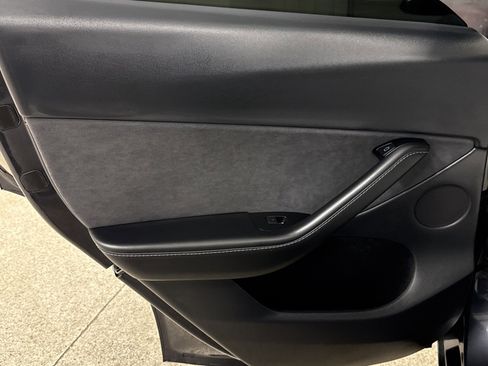 Used 2024 Tesla Model Y 2WD image 10