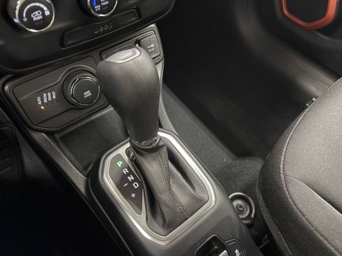 Used 2020 Jeep Renegade Sport image 17