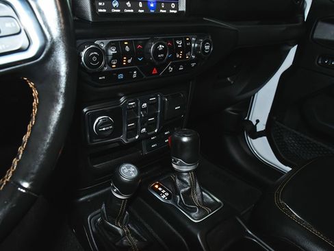 Used 2022 Jeep Wrangler Unlimited Sahara image 32