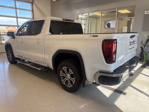 New 2026 GMC Sierra 1500 SLE w/ X31 Off-Road Package AWD/4WD image 11