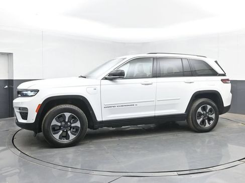 Used 2022 Jeep Grand Cherokee Limited 4xe w/ Luxury Tech Group II AWD/4WD image 6