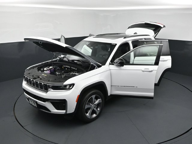 New 2026 Jeep Grand Cherokee Limited w/ Luxury Tech Group II AWD/4WD image 25