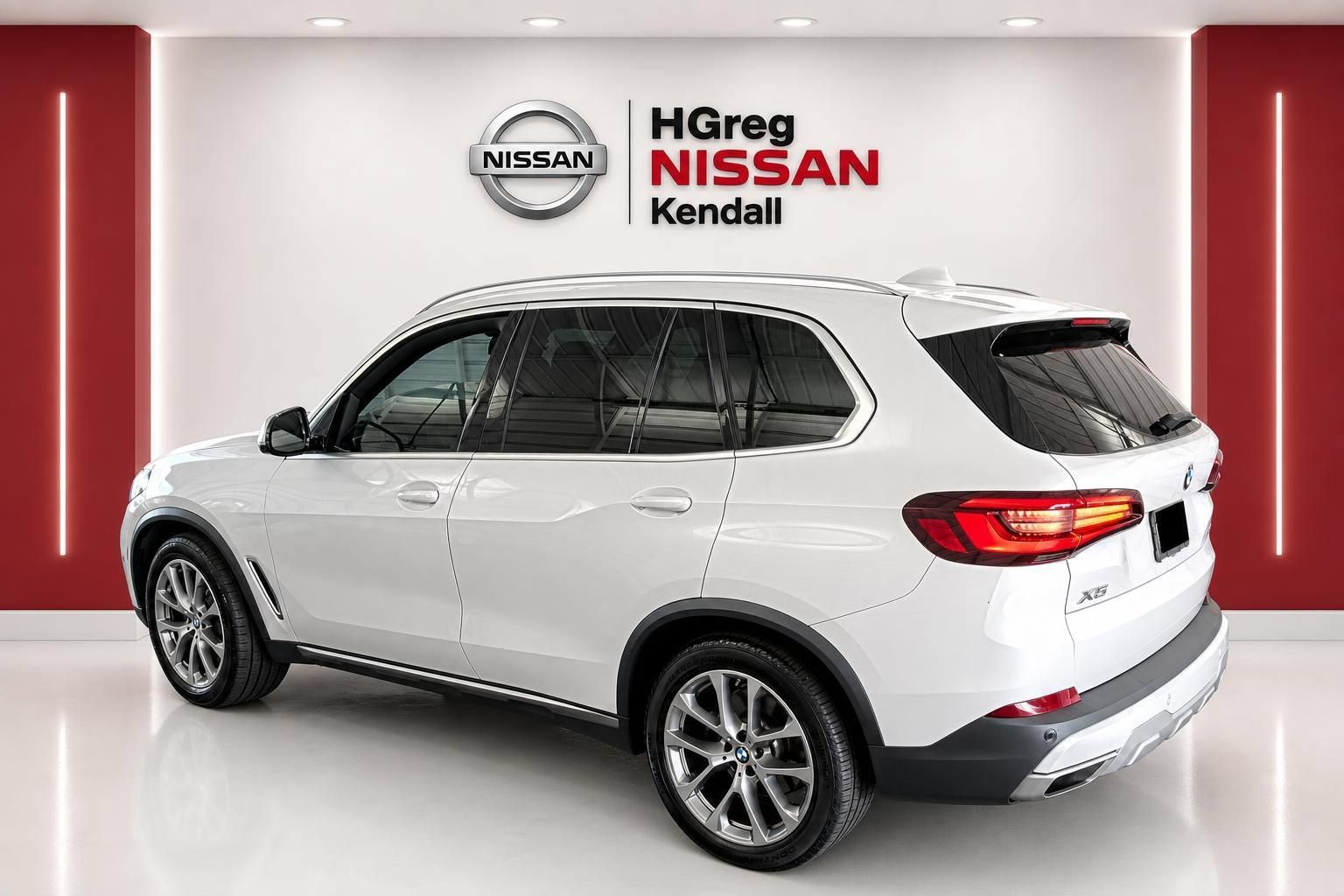 Used 2021 BMW X5 sDrive40i w/ Premium Package RWD image 2