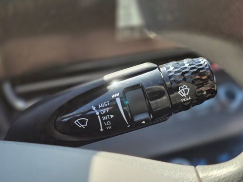 Certified 2024 Hyundai Elantra SEL image 32