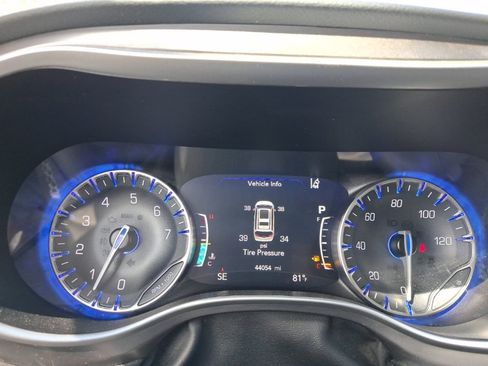 Used 2023 Chrysler Pacifica Touring-L image 30