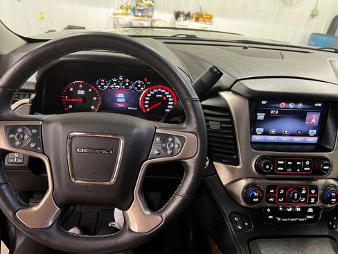 Used 2015 GMC Yukon Denali w/ Touring Package AWD/4WD image 33
