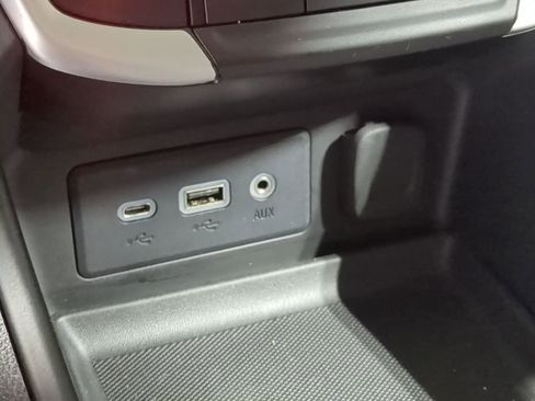 Used 2023 GMC Terrain SLE w/ Driver Convenience Package image 29