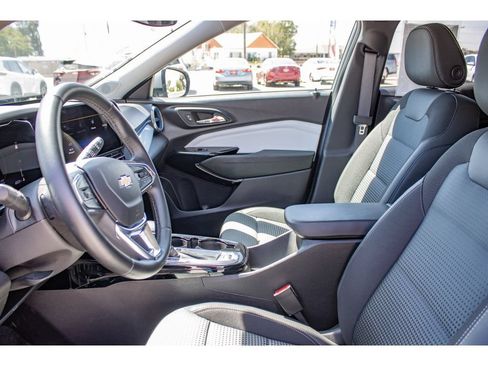 Used 2026 Chevrolet Trax LT w/ Driver Confidence Package FWD image 28