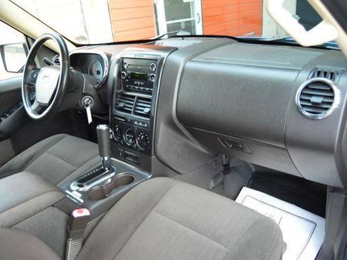 Used 2010 Ford Explorer Sport Trac XLT AWD/4WD image 17