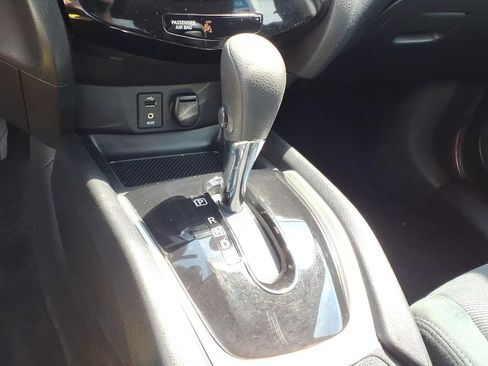 Used 2016 Nissan Rogue S AWD/4WD image 11