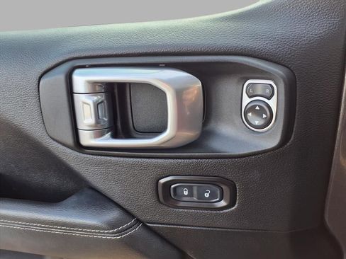 Certified 2020 Jeep Wrangler Unlimited Sahara image 17