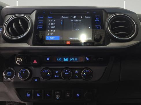 Used 2018 Toyota Tacoma TRD Sport w/ TRD Premium Sport Package AWD/4WD image 18