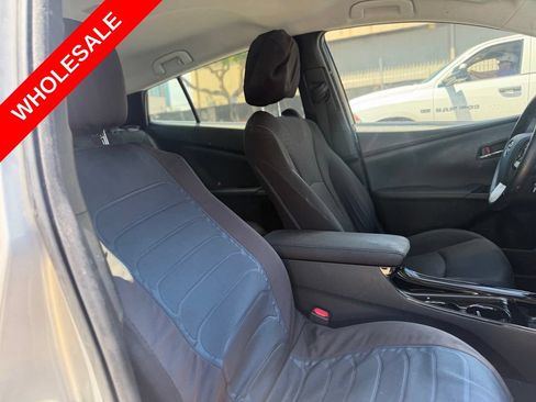 Used 2018 Toyota Prius Prime Plus w/ Carpet Mat Package FWD image 9