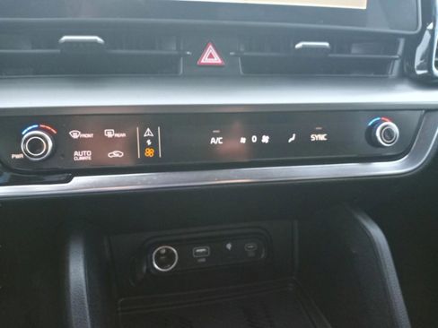 Used 2024 Kia Sportage EX image 15