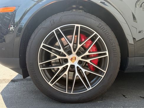 Certified 2025 Porsche Cayenne S AWD/4WD image 11