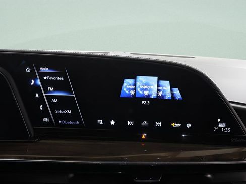 Used 2024 Cadillac Escalade ESV Sport Platinum w/ LPO, ONYX Package image 16