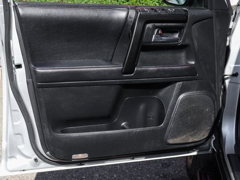 Used 2022 Toyota 4Runner TRD Off-Road Premium AWD/4WD image 16