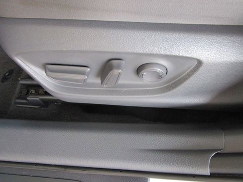 Used 2020 Toyota Camry LE image 17