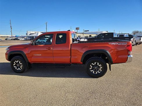 Used 2016 Toyota Tacoma TRD Off-Road w/ Towing Package image 3