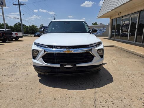 Used 2025 Chevrolet TrailBlazer LS w/ LS Convenience Package FWD image 2