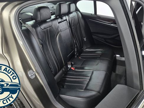 Used 2018 BMW 530i xDrive w/ Premium Package image 38