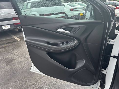 Used 2025 Buick Encore GX Preferred FWD image 18