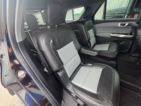 Used 2022 Ford Explorer XLT w/ Equipment Group 202A AWD/4WD image 4