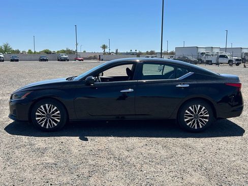 Used 2024 Nissan Altima 2.5 SV FWD image 8