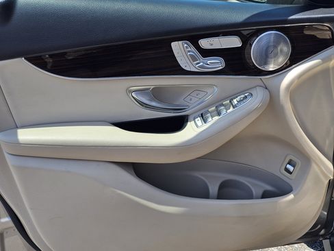 Used 2020 Mercedes-Benz GLC 300 image 12