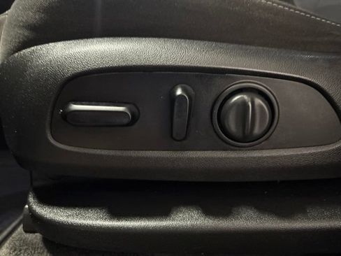Used 2020 Chevrolet Traverse LT FWD image 14