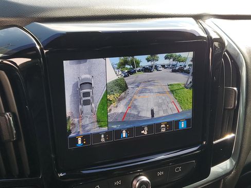 Used 2023 Chevrolet Traverse High Country FWD image 30