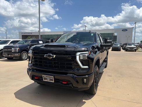 Used 2025 Chevrolet Silverado 2500 LT w/ Trail Boss Package AWD/4WD image 9